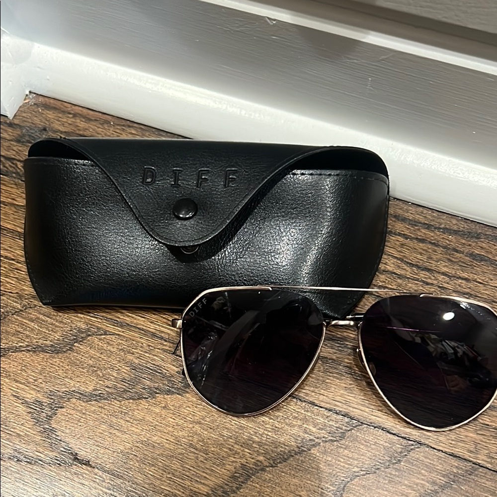 Diff Eyewear Black Aviator Sunglasses